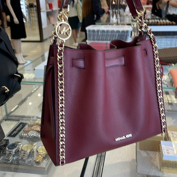 MICHAEL KORS
Mina Large Chain Shoulder Tote Bag
Dark Cherry 
NWT - Picture 1 of 16
